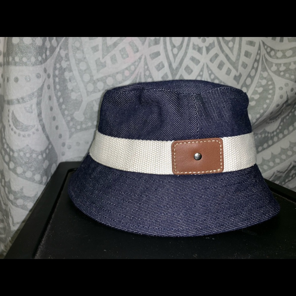 ✨ GAP Denim Bucket Hat ✨